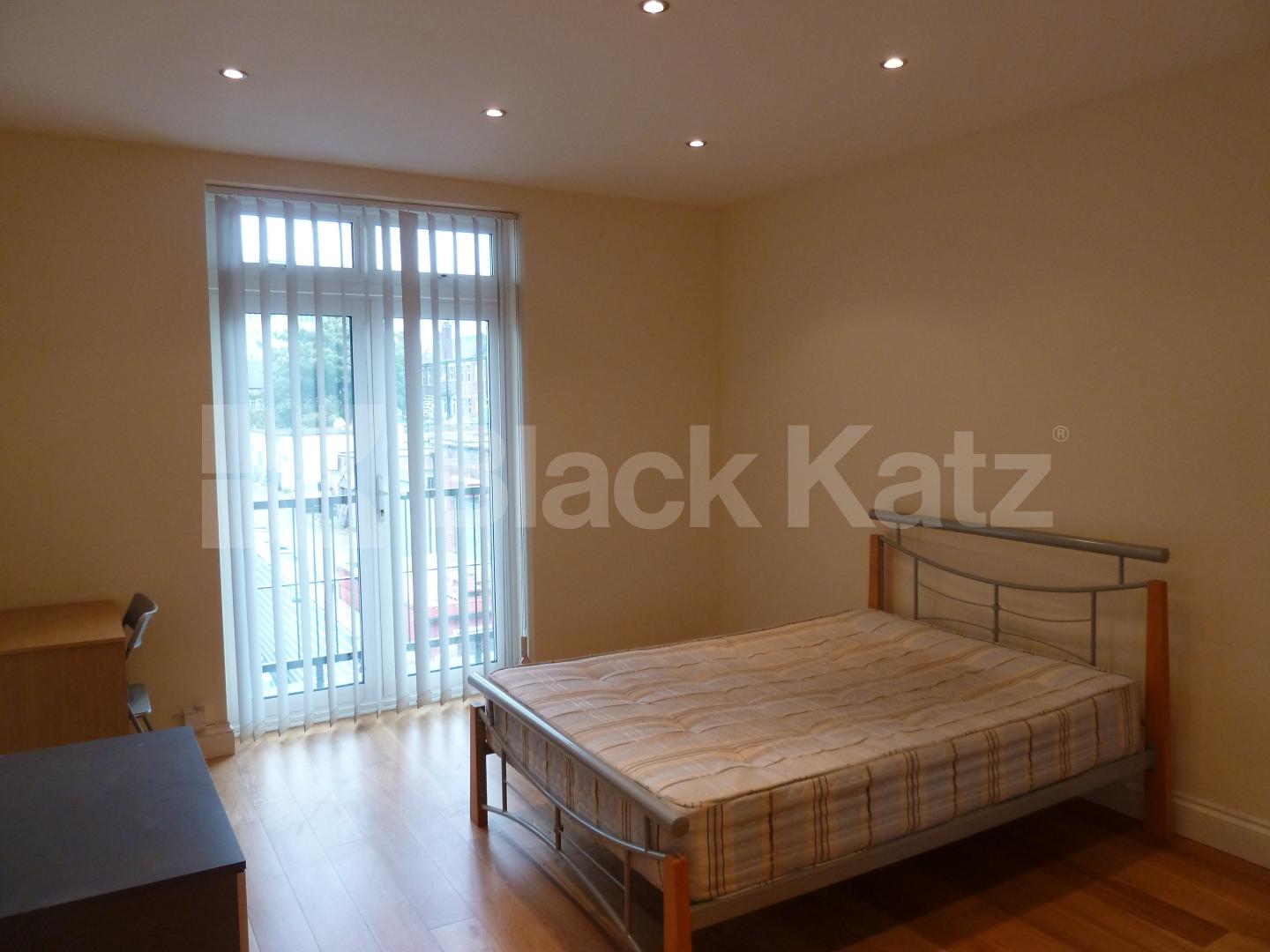 			RENT IS INCLUSIVE OF ALL BILLS!, 4 Bedroom, 1 bath, 1 reception Flat			 Camden Road, CAMDEN-CALEDONIAN ROAD